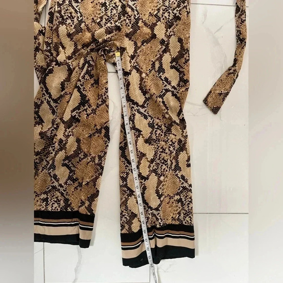 🔥HOST PICK🔥H&M/ 💰2 FOR $10💰 🐍 Snakeskin print 🐍 jumpsuit/ Size US 0 - Picture 13 of 15